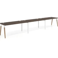 Mesa de oficina en continuidad Arki triple, patas de madera, fondo 80cm