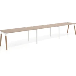 Mesa de oficina en continuidad Arki triple, patas de madera, fondo 80cm