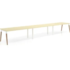 Mesa de oficina en continuidad Arki triple, patas de madera, fondo 100cm