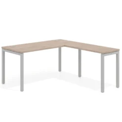 Mesa de oficina en L Kube fondo 68cm con ala estrecha, estructura aluminio