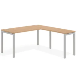 Mesa de oficina en L Kube fondo 68cm con ala estrecha, estructura aluminio