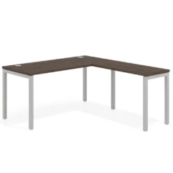 Mesa de oficina en L Kube fondo 68cm con ala estrecha, estructura aluminio