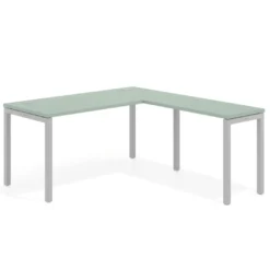 Mesa de oficina en L Kube fondo 68cm con ala estrecha, estructura aluminio