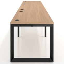 Mesa de oficina progresiva Delta triple, fondo 80cm, estructura negra