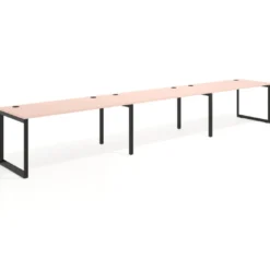 Mesa de oficina progresiva Delta triple, fondo 80cm, estructura negra