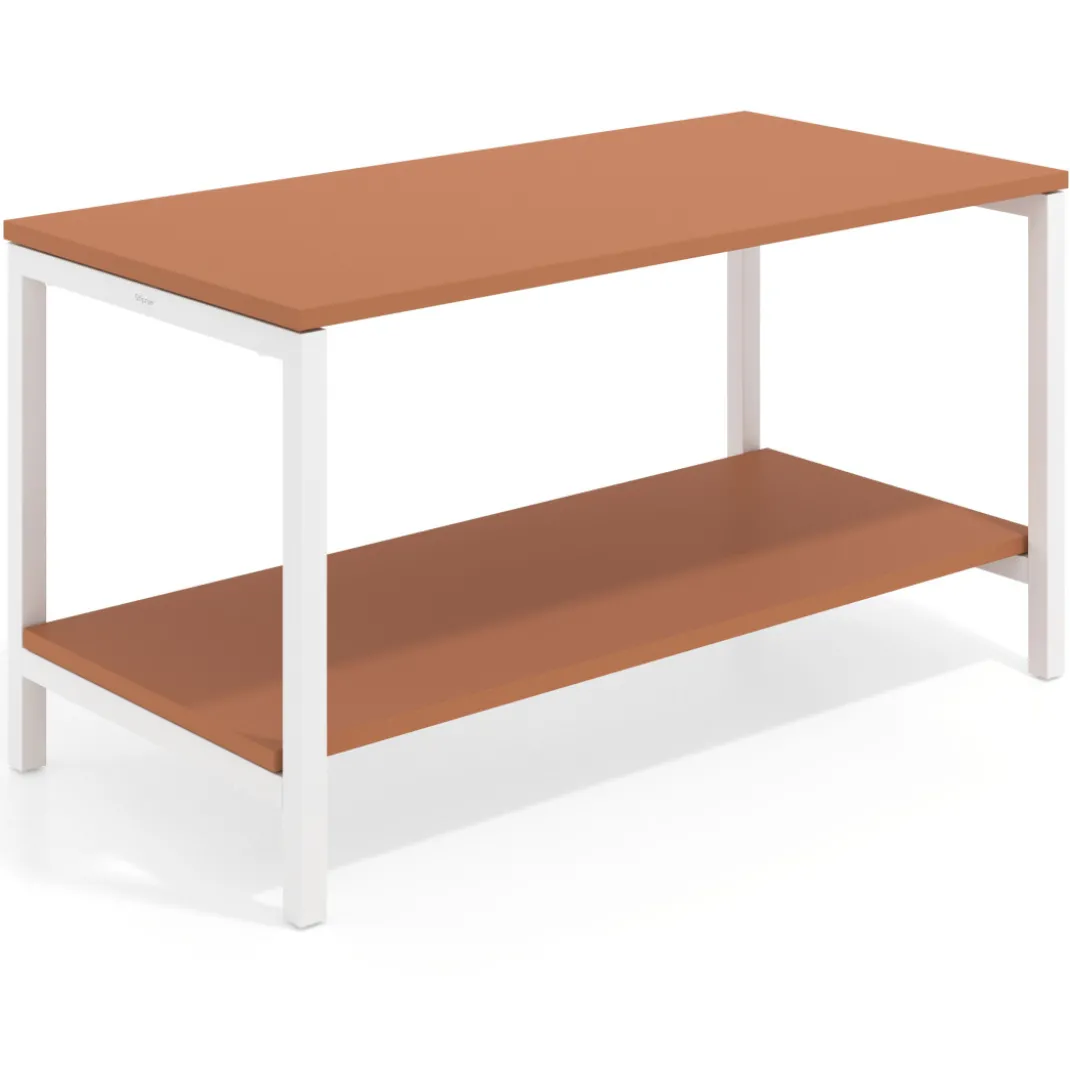 Mesa de trabajo expositor Kube con 2 niveles, estructura blanca