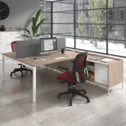 Mesa multipuesto con pedestal cajonera Kube, encimera única, estructura blanca