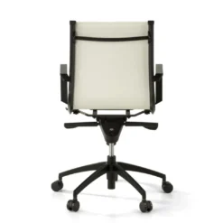 Silla oficina de diseño Croma, respaldo bajo, estructura negra