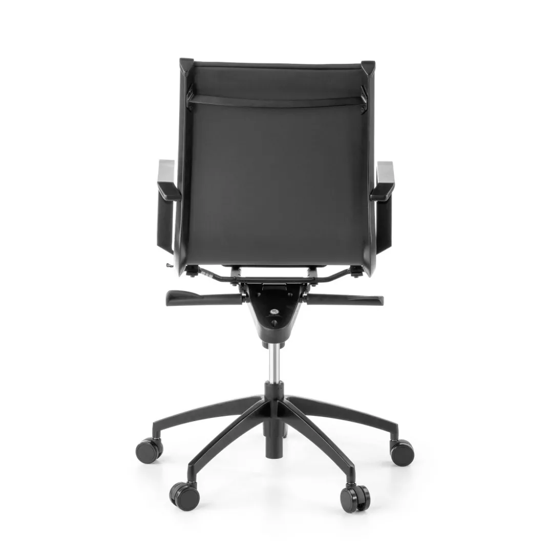 Silla oficina de diseño Croma, respaldo bajo, estructura negra