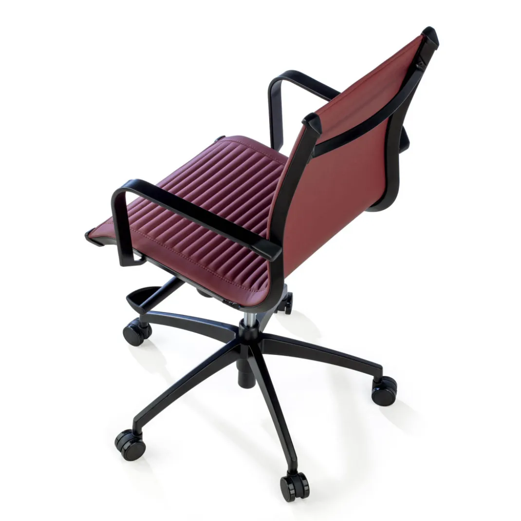 Silla oficina de diseño Croma, respaldo bajo, estructura negra