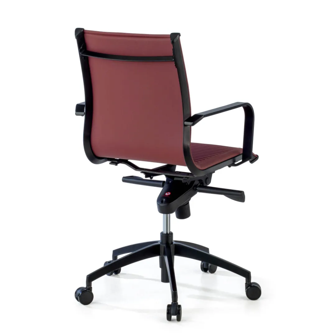 Silla oficina de diseño Croma, respaldo bajo, estructura negra