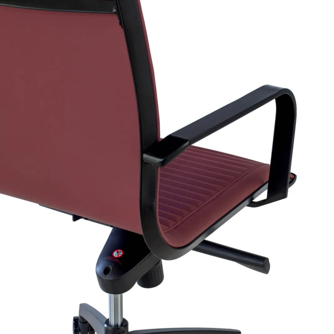 Silla oficina de diseño Croma, respaldo bajo, estructura negra