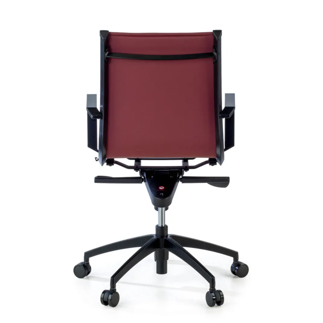 Silla oficina de diseño Croma, respaldo bajo, estructura negra