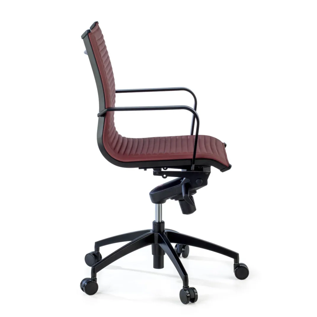 Silla oficina de diseño Croma, respaldo bajo, estructura negra