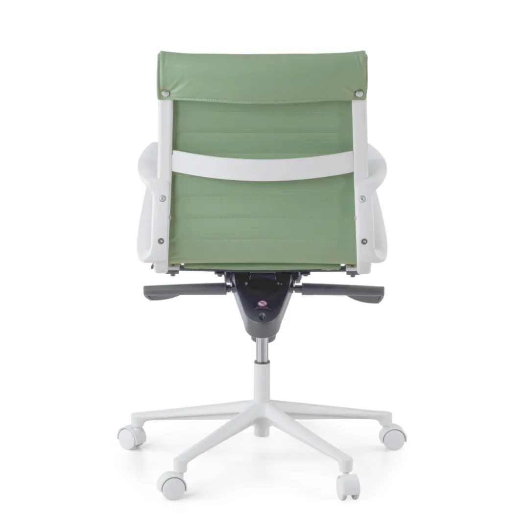 Sillón oficina Diseño Forli, estructura blanca, respaldo bajo, ecopiel