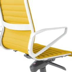 Sillón oficina Diseño Forli, estructura blanca, respaldo alto, ecopiel